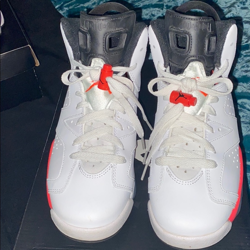 Jordan 6s 5.5 fits 7 women’s